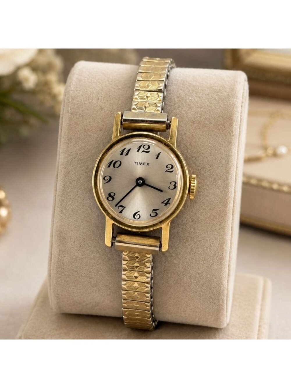 Timex Womens Gold-Tone Watch Vintage w Stretch Band - Elegant & Functional